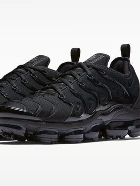 Nike Black VaporMax Plus Sport Sneakers Size 6